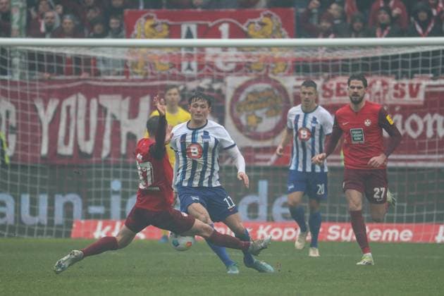 09 12 2023, xusrbx, Soccer 2 Bundesliga, 1 FC Kaiserslautern Hertha BSC Berlin emspor, v l Erik Durm 1 FC Kaiserslautern, 37 ,Fabian Reese Herta BSC, 10 , DFL DFB REGULATIONS PROHIBIT ANY USE OF PHOTOGRAPHS as IMAGE SEQUENCES and or QUASI VIDEO Kaiserslautern