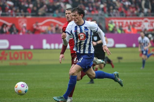 09 12 2023, xusrbx, Soccer 2 Bundesliga, 1 FC Kaiserslautern Hertha BSC Berlin emspor, v l Erik Durm 1 FC Kaiserslautern, 37 ,Fabian Reese Herta BSC, 10 , DFL DFB REGULATIONS PROHIBIT ANY USE OF PHOTOGRAPHS as IMAGE SEQUENCES and or QUASI VIDEO Kaiserslautern