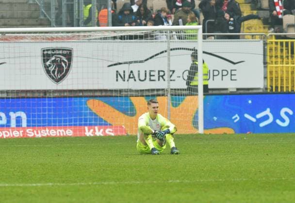 Soccer 2 Bundesliga Season 2023 24 Kaiserslautern Fritz Walter Stadion 09 12 2023 1 FC Kaiserslautern fck Hertha BSC Berlin b 1 2 Goalkeeper Julian KRAHL 1 FC Kaiserslautern Soccer 2 Bundesliga 1 FC Kaiserslautern