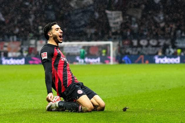 Sport Themen der Woche KW49 Omar Marmoush (Eintracht Frankfurt, 07) bejubelt seinen Treffer Tor zum 1-0, Eintracht Frankfurt vs. FC Bayern Muenchen, Fussball, 1. Bundesliga, 14. Spieltag, Saison 2023 2024, 09.12.2023, DFL REGULATIONS PROHIBIT ANY USE OF PHOTOGRAPHS AS IMAGE SEQUENCES AND OR QUASI-VIDEO Eintracht Frankfurt vs. FC Bayern Muenchen, Fussball, 1. Bundesliga, 14. Spieltag, Saison 2023 2024, 09.12.2023 Frankfurt am Main *** Omar Marmoush Eintracht Frankfurt, 07 celebrates his goal goal to 1 0, Eintracht Frankfurt vs FC Bayern Muenchen, Football, 1 Bundesliga, Matchday 14, Season 2023 2024, 09 12 2023, DFL REGULATES PROHIBIT ANY USE OF PHOTOGRAPHS AS IMAGE SEQUENCES AND OR QUASI VIDEO Eintracht Frankfurt vs FC Bayern Muenchen, Football, 1 Bundesliga, Matchday 14, Season 2023 2024, 09 12 2023 Frankfurt am Main Copyright: xEibner-Pressefotox xMichaelxBermx EP_EER
