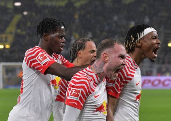 Bilder des Jahres 2023, Sport 12 Dezember Sport Themen der Woche KW49 Sport Bilder des Tages 09.12.2023, xblx, Fussball 1.Bundesliga, Borussia Dortmund - RB Leipzig emspor, v.l. 09.12.2023, xblx, Fussball 1.Bundesliga, Borussia Dortmund - RB Leipzig emspor, v.l. celebrate the goal, Torjubel , Jubel, jubeln, jubelt, , Goal scored, Tor zum 0:1, Ramy Bensebaini (Borussia Dortmund), eigentor, Castello Lukeba (RB Leipzig), Xavi Simons (RB Leipzig), David Raum (RB Leipzig), Mohamed Simakan (RB Leipzig) (DFL DFB REGULATIONS PROHIBIT ANY USE OF PHOTOGRAPHS as IMAGE SEQUENCES and or QUASI-VIDEO) Dortmund *** 09 12 2023, xblx, Fussball 1 Bundesliga, Borussia Dortmund RB Leipzig emspor, v l 09 12 2023, xblx, Fussball 1 Bundesliga, Borussia Dortmund RB Leipzig emspor, v l celebrate the goal, Torjubel , Jubel, jubeln, jubelt, , Goal scored, Tor zum 0 1, Ramy Bensebaini Borussia Dortmund , own goal, Castello Lukeba RB Leipzig , Xavi Simons RB Leipzig , David Raum RB Leipzig , Mohamed Simakan RB Leipzig DFL DFB REGULATIONS PROHIBIT ANY USE OF PHOTOGRAPHS as IMAGE SEQUENCES and or QUASI VIDEO Dortmund