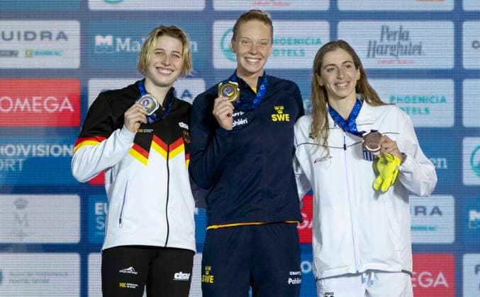 Bilder des Jahres 2023, Sport 12 Dezember Sport Themen der Woche KW49 Sport Bilder des Tages RECORD DATE NOT STATED 09.12.2023 Otopeni (Romania) Europeam Short Course Swimming championship women s 100m butterfly final Angelina Köhler KOHLER(L) Germany silver, Louise Hansson (R) Sweden gold, Anna NTOUNTOUNAKI (R) Greece bronze medal :Str Aleksanar Djorovic