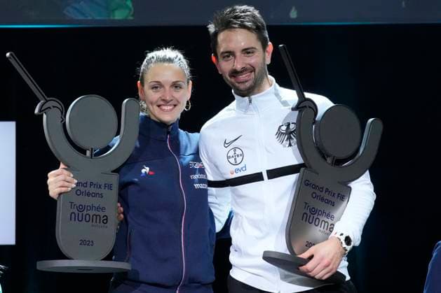 Bilder des Jahres 2023, Sport 12 Dezember Sport Themen der Woche KW49 Sport Bilder des Tages MANON APITHY-BRUNET (FRA) - MATYAS SZABO (GER) ESCRIME : Coupe du Monde de Sabre - Trophee Nuoma Mutuelle - Grand Prix d Orleans - 09 12 2023 Gervot Panoramic 