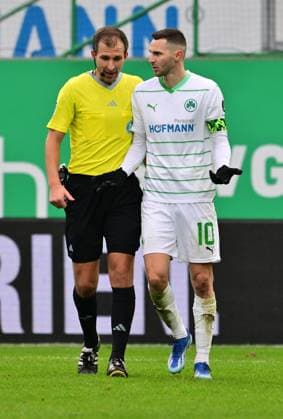 09 12 2023 Soccer Season 2023 2024 2 Soccer Bundesliga 16 Matchday SpVgg Greuther Fürth Kleeblatt 1 FC Magdeburg FCM Sportfoto Zink MeZi xmexzix DFL regulations prohibit any use of photographs as image sequences and or quasi video only for editorial use Florian Heft Referee Branimir Hrgota 10 SpVgg Greuther Fürth