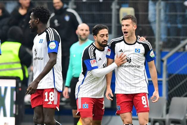 Soccer I Men I 2 Bundesliga l Hamburger SV SC Paderborn 07 I Matchday 16 I Season 2023 2024 I HSV I 09 12 2023 I HSV Goal celebration to 1 0 v l Jatta Bakery HSV , Pherai Immanuel HSV and goal scorer Benes Laszlo HSV , Sportplatz Volksparkstadion, Stellingen Hamburg Germany
