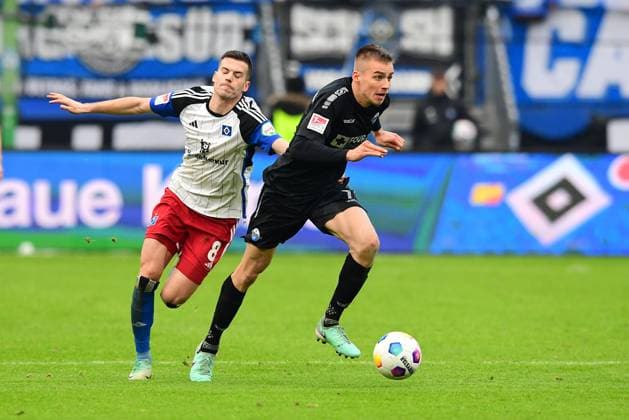 Soccer I Men I 2 Bundesliga l Hamburger SV SC Paderborn 07 I 16 Matchday I Season 2023 2024 I HSV I 09 12 2023 I v l Benes Laszlo HSV , Bilbija Filip SCPaderborn07 , Sportplatz Volksparkstadion, Stellingen Hamburg Germany