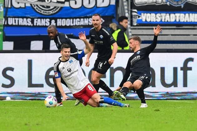 Soccer I Men I 2 Bundesliga l Hamburger SV SC Paderborn 07 I 16 Matchday I Season 2023 2024 I HSV I 09 12 2023 I v l Benes Laszlo HSV , Kinsombi David SCPaderborn07 , Heuer Jannis SCPaderborn07 , Klaas Sebastian SCPaderborn07 , Sportplatz Volksparkstadion, Stellingen Hamburg Germany