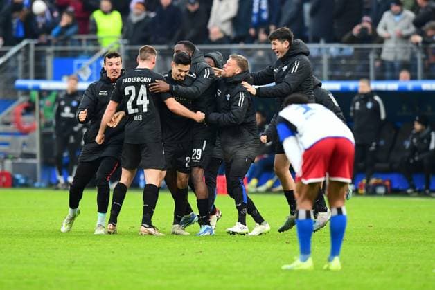 Football I Men I 2 Bundesliga l Hamburger SV SC Paderborn 07 I Matchday 16 I Season 2023 2024 I HSV I 09 12 2023 I Paderborn cheers after match victory in Hamburg 2 1 , in front is Koenigsdoerffer Ransford Yeboah HSV , Sportplatz Volksparkstadion, Stellingen Hamburg Germany