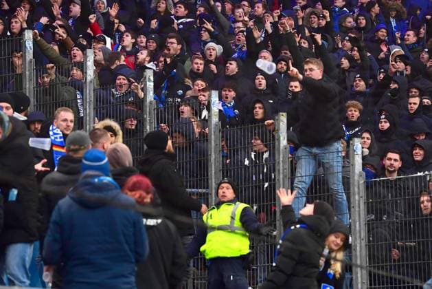 Soccer I Men I 2 Bundesliga l Hamburger SV SC Paderborn 07 I Matchday 16 I Season 2023 2024 I HSV I 09 12 2023 I HSV fans throw beer cups and snow and ice balls towards Paderborn fan block after Hamburg defeat , Sportplatz Volksparkstadion, Stellingen Hamburg Germany