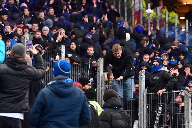 Soccer I Men I 2 Bundesliga l Hamburger SV SC Paderborn 07 I Matchday 16 I Season 2023 2024 I HSV I 09 12 2023 I HSV fans throw beer cups and snow and ice balls towards Paderborn fan block after Hamburg defeat , Sportplatz Volksparkstadion, Stellingen Hamburg Germany