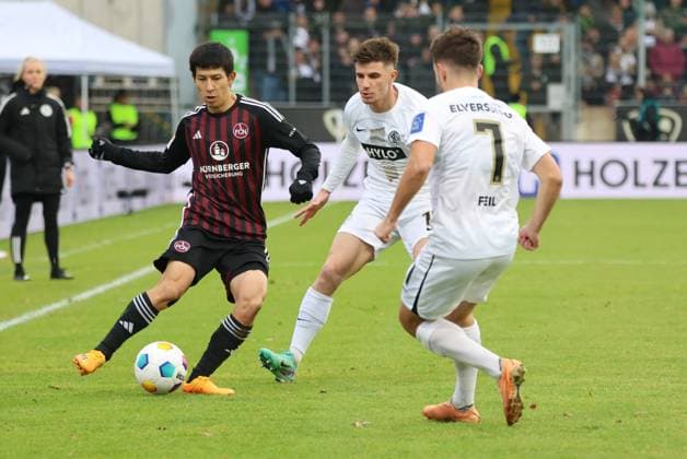 10 12 2023, Football, Men, 2 Bundesliga, Season 2023 2024, SV 07 Elversberg 1 FC Nürnberg, Hugo Vandermersch SV 07 Elversberg , Manuel Feil SV 07 Elversberg , Kanji Okunuki 1 FC Nürnberg Elversberg Ursapharm Arena an der Kaiserlinde Saarland Germany EN