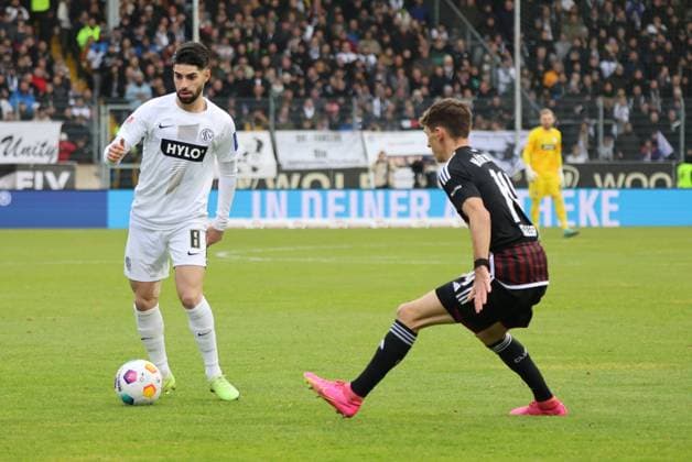 10 12 2023, Football, Men, 2 Bundesliga, Season 2023 2024, SV 07 Elversberg 1 FC Nürnberg, Semih Sahin SV 07 Elversberg , Benjamin Goller 1 FC Nürnberg Elversberg Ursapharm Arena an der Kaiserlinde Saarland Germany EN