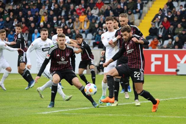 10 12 2023, Football, Men, 2 Bundesliga, Season 2023 2024, SV 07 Elversberg 1 FC Nürnberg, Hugo Vandermersch SV 07 Elversberg , Luca Schnellbacher SV 07 Elversberg , Enrico Valentini 1 FC Nürnberg , Florian Flick 1 FC Nürnberg Elversberg Ursapharm Arena an der Kaiserlinde Saarland Germany EN