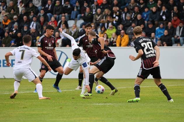 10 12 2023, Football, Men, 2 Bundesliga, Season 2023 2024, SV 07 Elversberg 1 FC Nürnberg, Semih Sahin SV 07 Elversberg , Manuel Feil SV 07 Elversberg , Tim Handwerker 1 FC Nürnberg , Florian Hübner 1 FC Nürnberg Elversberg Ursapharm Arena an der Kaiserlinde Saarland Germany EN