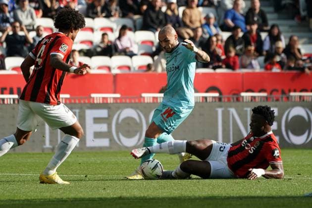 Youssouf Ndayishimiye (OGC Nice) - Teddy Teuma (Stade de Reims) FOOTBALL : OGC Nice vs Stade de Reims - Ligue 1 Uber Eats - Nice - 10 12 2023 NorbertScanella Panoramic 