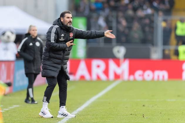 Germany, Spiesen Elversberg, 10 12 2023, Waldstadion Kaiserlinde, SV Elversberg vs FC Nürnberg 2 Bundesliga, Matchday 16, Head coach Cristian Fiel 1 FC Nuernberg gestures Spiesen Elversberg URSAPHARM Arena an der Kaiserlinde Saarland Germany eu-images-542