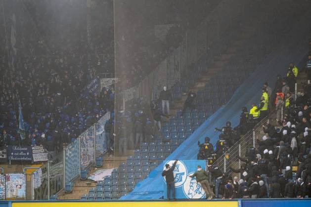 Rostock, Germany 10 December 2023 2 BL 2023 2024 FC Hansa Rostock vs FC Schalke 04 In the picture game interruption, Schalke fans have opened a fence and are on confrontation with the fans of Hansa Rostock In between the police and stewards DFL regulations prohibit any use of photographs as image sequences and or quasi video Copyright: xFotostandx xVoelkerx