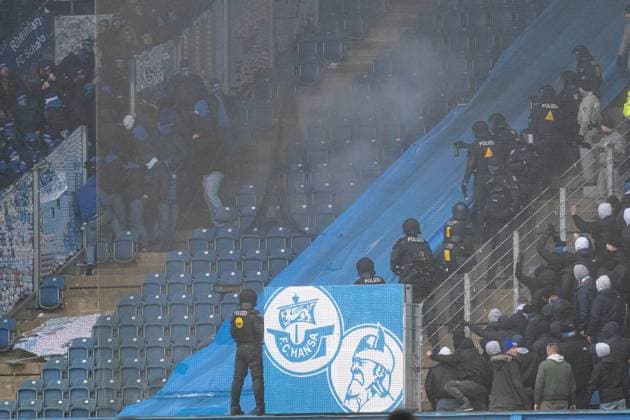 Rostock, Germany 10 December 2023 2 BL 2023 2024 FC Hansa Rostock vs FC Schalke 04 In the picture game interruption, Schalke fans have opened a fence and are on confrontation with the fans of Hansa Rostock In between the police and stewards DFL regulations prohibit any use of photographs as image sequences and or quasi video Copyright: xFotostandx xVoelkerx