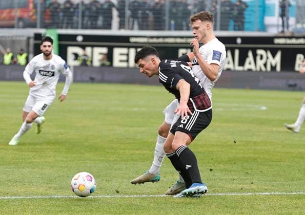 10 12 2023 Soccer season 2023 2024 2 Soccer Bundesliga 16 Matchday SV Elversberg 1 FC Nürnberg FCN Club Sportfoto Zink DaMa xdaxmax DFL regulations prohibit any use of photographs as image sequences and or quasi video only for editorial use Taylan Duman 8, 1 FC Nürnberg FCN Robin Fellhauer 14, SV Elversberg
