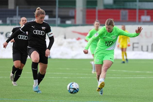 Ingolstadt, Germany 10 September 2023 2 BL Women 2023 2024 FC Ingolstadt 04 vs VfL Wolfsburg II In the picture from left in a duel Lisa Ebert FC Ingolstadt 04 and Lilly Damm VfL Wolfsburg II MTV Stadion Bayern Copyright: xFotostandx xSchaeferx