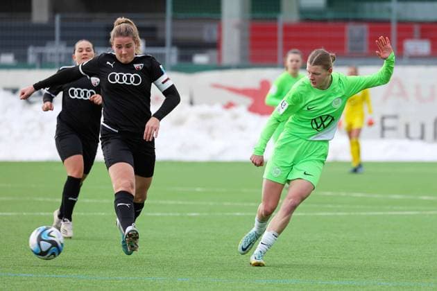 Ingolstadt, Germany 10 September 2023 2 BL Women 2023 2024 FC Ingolstadt 04 vs VfL Wolfsburg II In the picture from left in a duel Lisa Ebert FC Ingolstadt 04 and Lilly Damm VfL Wolfsburg II MTV Stadion Bayern Copyright: xFotostandx xSchaeferx