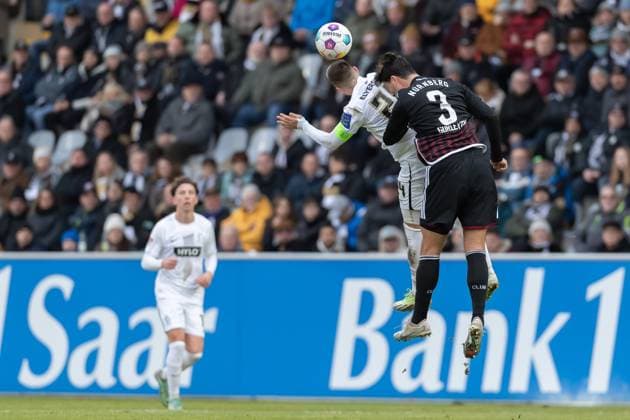Germany, Spiesen Elversberg, 10 12 2023, Waldstadion Kaiserlinde, SV Elversberg vs FC Nürnberg 2 Bundesliga, Matchday 16, Luca Schnellbacher SV 07 Elversberg and Ahmet Guerleyen 1 FC Nuernberg battle for the ball Spiesen Elversberg URSAPHARM Arena an der Kaiserlinde Saarland Germany eu-images-542