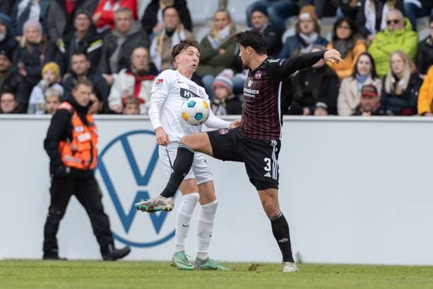 Germany, Spiesen Elversberg, 10 12 2023, Waldstadion Kaiserlinde, SV Elversberg vs FC Nürnberg 2 Bundesliga, Matchday 16, Jannik Rochelt SV 07 Elversberg and Ahmet Guerleyen 1 FC Nuernberg battle for the ball Spiesen Elversberg URSAPHARM Arena an der Kaiserlinde Saarland Germany eu-images-542