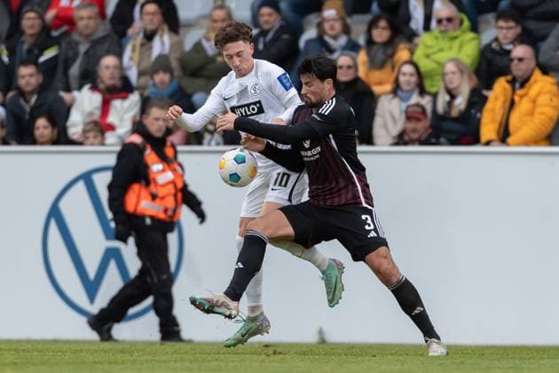 Germany, Spiesen Elversberg, 10 12 2023, Waldstadion Kaiserlinde, SV Elversberg vs FC Nürnberg 2 Bundesliga, Matchday 16, Jannik Rochelt SV 07 Elversberg and Ahmet Guerleyen 1 FC Nuernberg battle for the ball Spiesen Elversberg URSAPHARM Arena an der Kaiserlinde Saarland Germany eu-images-542