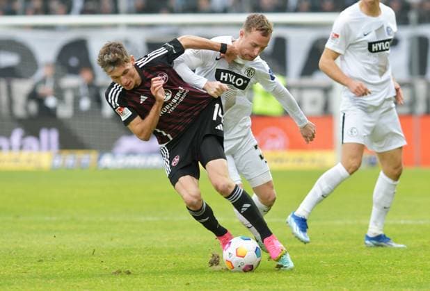 Soccer 2 Bundesliga Season 2023 24 25 11 2023 Ursapharm Arena SV Elversberg elv 1 FC Nürnberg fcn Benjamin GOLLER 1 FC Nürnberg , li Maurice NEUBAUER SV Elversberg Soccer 2 Bundesliga SV Elversberg
