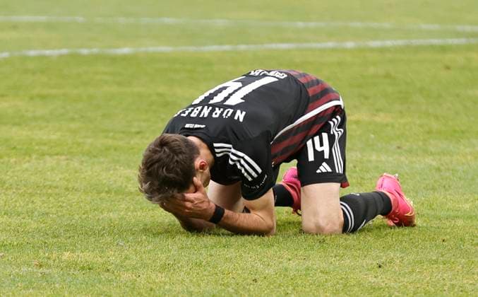 10 12 2023 Soccer Season 2023 2024 2 Soccer Bundesliga 16 Matchday SV Elversberg 1 FC Nürnberg FCN Club Sportfoto Zink DaMa xdaxmax DFL regulations prohibit any use of photographs as image sequences and or quasi video only for editorial use Benjamin Goller 14, 1 FC Nürnberg FCN disappointed Disappointment after missed chance