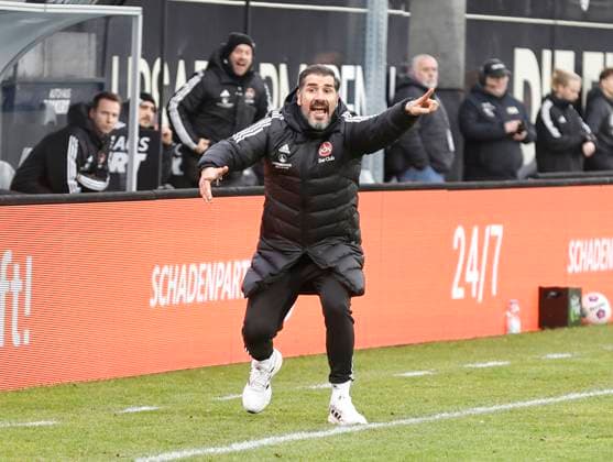 10 12 2023 Soccer Season 2023 2024 2 Soccer Bundesliga 16 Matchday SV Elversberg 1 FC Nürnberg FCN Club Sportfoto Zink DaMa xdaxmax DFL regulations prohibit any use of photographs as image sequences and or quasi video only for editorial use Cristian Fiel Trainer 1 FC Nürnberg FCN indicates gestures directs gives instructions