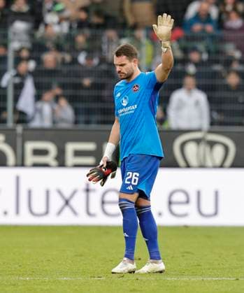 10 12 2023 Soccer Season 2023 2024 2 Soccer Bundesliga 16 Matchday SV Elversberg 1 FC Nürnberg FCN Club Sportfoto Zink DaMa xdaxmax DFL regulations prohibit any use of photographs as image sequences and or quasi video only for editorial use Christian Mathenia 26, 1 FC Nürnberg FCN must leave the pitch injured due to pain injury