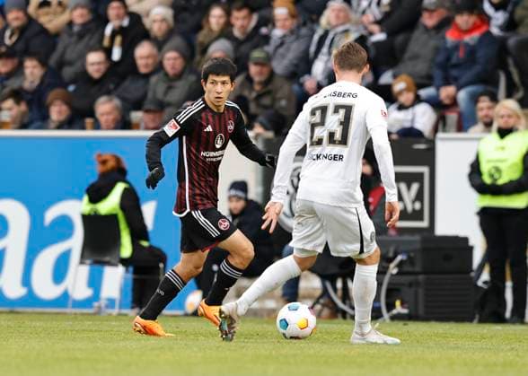 10 12 2023 Soccer Season 2023 2024 2 Soccer Bundesliga 16 Matchday SV Elversberg 1 FC Nürnberg FCN Club Sportfoto Zink DaMa xdaxmax DFL regulations prohibit any use of photographs as image sequences and or quasi video only for editorial use Kanji Okunuki 11, 1 FC Nürnberg FCN Carlo Sickinger 23, SV Elversberg