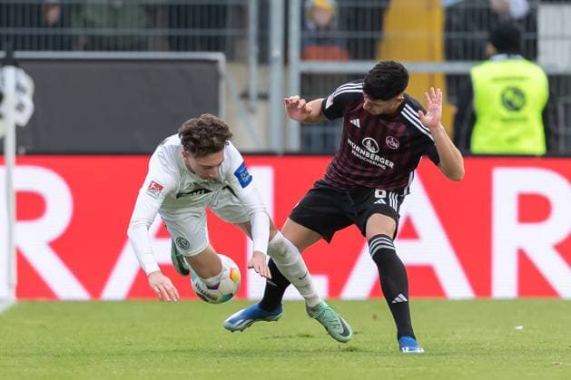 Germany, Spiesen Elversberg, 10 12 2023, Waldstadion Kaiserlinde, SV Elversberg vs FC Nürnberg 2 Bundesliga, Matchday 16, Jannik Rochelt SV 07 Elversberg and Taylan Duman 1 FC NUernberg battle for the ball Spiesen Elversberg URSAPHARM Arena an der Kaiserlinde Saarland Germany eu-images-542