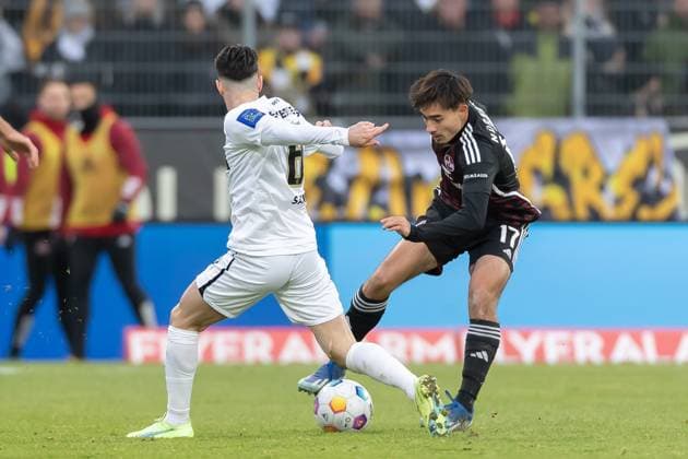 Germany, Spiesen Elversberg, 10 12 2023, Waldstadion Kaiserlinde, SV Elversberg vs FC Nürnberg 2 Bundesliga, 16 Matchday, Semih Sahin SV 07 Elversberg and Jens Castrop 1 FC Nuernberg battle for the ball Spiesen Elversberg URSAPHARM Arena an der Kaiserlinde Saarland Germany eu-images-542