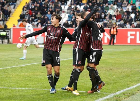 10 12 2023 Soccer season 2023 2024 2 Soccer Bundesliga 16 Matchday SV Elversberg 1 FC Nürnberg FCN Club Sportfoto Zink DaMa xdaxmax DFL regulations prohibit any use of photographs as image sequences and or quasi video only for editorial use Jubel Freude Torjubel nach Tor zum 0 1 Daichi Hayashi 9, 1 FC Nürnberg FCN und Mannschaft Team jubelt freut sich Torschütze Daichi Hayashi 9, 1 FC Nürnberg FCN