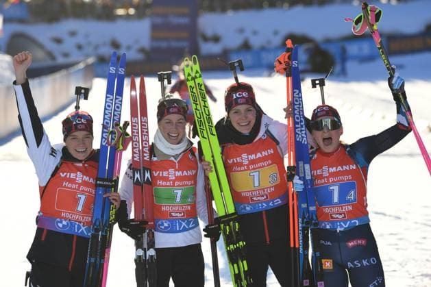 Bilder des Jahres 2023, Sport 12 Dezember Sport Themen der Woche KW49 Sport Bilder des Tages BIATHLON - Siegerinnen NORWAY Team (NOR) mit ARNEKLEIV Juni (NOR), SKOGAN Marit Ishol (NOR), KNOTTEN Karoline Offigstad (NOR) und TANDREVOLD Ingrid Landmark (NOR) bei der 4x6km Staffel der Damen des BMW IBU World Cup Biathlon Hochfilzen am 10.12.2023, Österreich, Tirol Hochfilzen Biathlon Stadion Tirol Österreich *** BIATHLON Winners NORWAY Team NOR with ARNEKLEIV Juni NOR , SKOGAN Marit Ishol NOR , KNOTTEN Karoline Offigstad NOR and TANDREVOLD Ingrid Landmark NOR at the 4x6km womens relay of the BMW IBU World Cup Biathlon Hochfilzen on 10 12 2023, Austria, Tirol Hochfilzen Biathlon Stadium Tirol Austria
