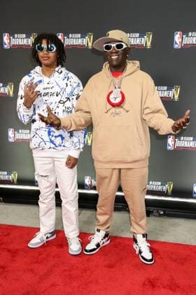 LAS VEGAS, NV - DECEMBER 9: Flavor Flav arriving at the NBA, Basketball Herren, USA In-Season Tournament Finals Arrivals at the T Mobile Arena in Las Vegas, Nevada, on December 9, 2023. Copyright: xDeeCeexCarterx