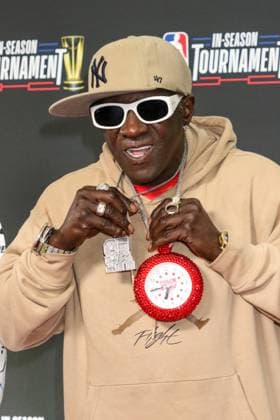 LAS VEGAS, NV - DECEMBER 9: Flavor Flav arriving at the NBA, Basketball Herren, USA In-Season Tournament Finals Arrivals at the T Mobile Arena in Las Vegas, Nevada, on December 9, 2023. Copyright: xDeeCeexCarterx