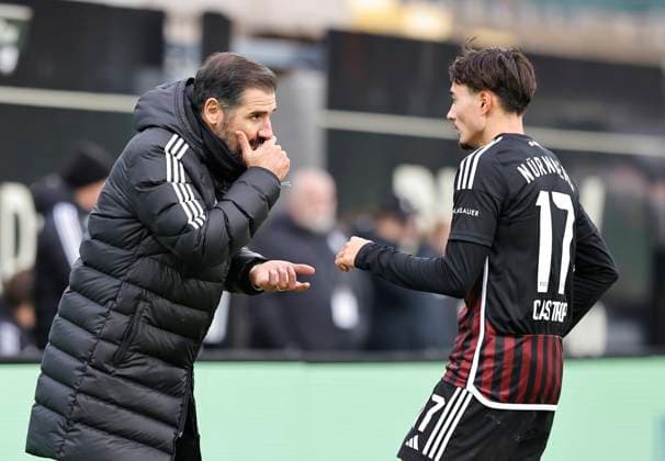 10 12 2023 Soccer Season 2023 2024 2 Soccer Bundesliga 16 Matchday SV Elversberg 1 FC Nürnberg FCN Club Sportfoto Zink DaMa xdaxmax DFL regulations prohibit any use of photographs as image sequences and or quasi video only for editorial use Cristian Fiel Trainer 1 FC Nürnberg FCN gives instructions to Jens Castrop 17, 1 FC Nürnberg FCN
