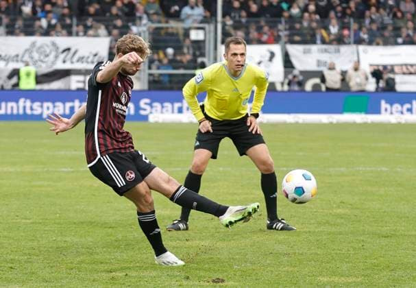 10 12 2023 Soccer Season 2023 2024 2 Soccer Bundesliga 16 Matchday SV Elversberg 1 FC Nürnberg FCN Club Sportfoto Zink DaMa xdaxmax DFL regulations prohibit any use of photographs as image sequences and or quasi video only for editorial use Tim Handwerker 29, 1 FC Nürnberg FCN with free kick goal shot