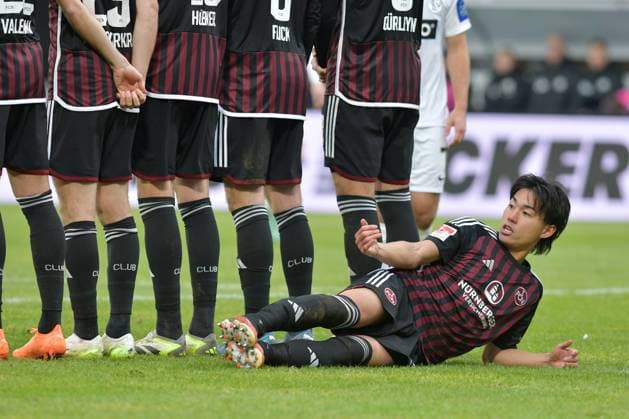 Soccer 2 Bundesliga Season 2023 24 25 11 2023 Ursapharm Arena SV Elversberg elv 1 FC Nürnberg fcn 0 1 Daichi HAYASHI 1 FC Nürnberg in the wall Soccer 2 Bundesliga SV Elversberg
