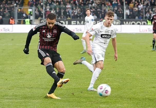10 12 2023 Soccer Season 2023 2024 2 Soccer Bundesliga 16 Matchday SV Elversberg 1 FC Nürnberg FCN Club Sportfoto Zink DaMa xdaxmax DFL regulations prohibit any use of photographs as image sequences and or quasi video only for editorial use Jan Gyamerah 28, 1 FC Nürnberg FCN flankt Flankex