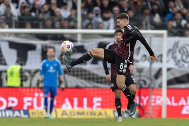 Germany, Spiesen Elversberg, 10 12 2023, Waldstadion Kaiserlinde, SV Elversberg vs FC Nürnberg 2 Bundesliga, Matchday 16, Florian Flick 1 FC Nuernberg controls the ball Spiesen Elversberg URSAPHARM Arena an der Kaiserlinde Saarland Germany eu-images-542