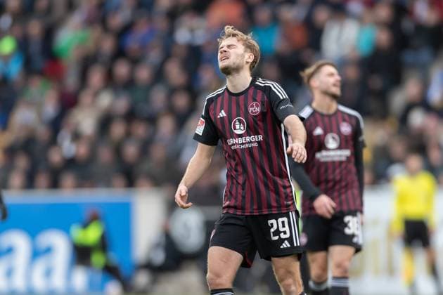 Germany, Spiesen Elversberg, 10 12 2023, Waldstadion Kaiserlinde, SV Elversberg vs FC Nürnberg 2 Bundesliga, 16 Matchday, Tim Handwerker 1 FC Nuernberg looks dejected Spiesen Elversberg URSAPHARM Arena an der Kaiserlinde Saarland Germany eu-images-542
