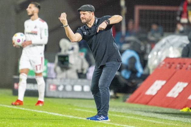 GER, 1 FBL, 1 FC Koeln vs FSV Mainz 05, Season 2023 24, 10 12 2023, RheinEnergieStadion, Koeln, GER, 1 FBL, 1 FC Koeln vs FSV Mainz 05, Season 2023 24, In the picture Steffen Baumgart 1 FC Koeln, Coach single action, full body full body crop, single image, action, action scene gestures, facial expressions, emotions nordphotoxGmbHxx xDenkinger nph00015