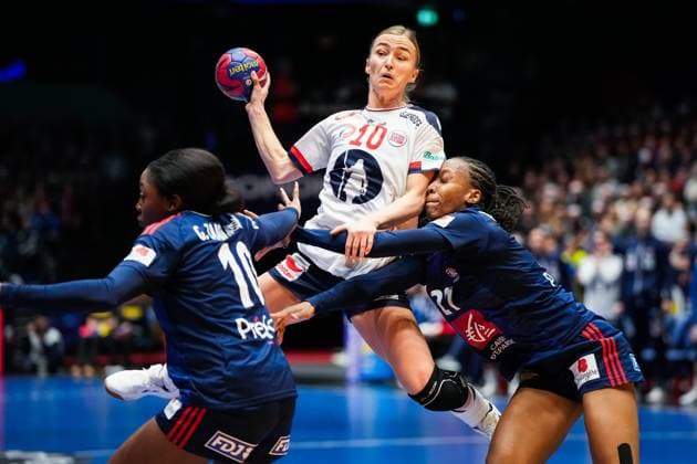 Handball-VM kvinner Norge 2023: Frankrike - Norge Trondheim 20231210. Norges Stine Bredal Oftedal under VM-kampen i hovedrunden mellom Frankrike og Norge i Trondheim Spektrum. Foto: Beate Oma Dahle NTB Trondheim Norge EDITORIAL USE ONLY. RESTRICTED USE FOR BETTING COMPANIES Ref:_SPONC1nbaTkA6w.jpg  Copyright: xBeatexOmaxDahlex xNTBx