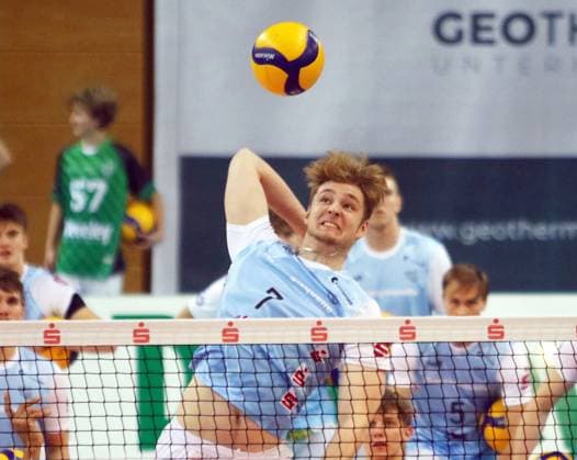 Carl MOELLER KWh , He Bundesliga 23 24, TSV Haching Muenchen vs Energiequelle Netzhoppers Koenigs Wusterhausen, Geothermie Arena Unterhaching, 10 12 23, Copyright: WolfgangxFehrmann