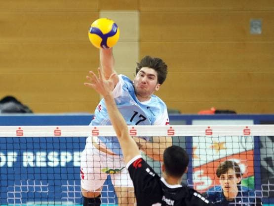 Jannes WIESNER KWh , He Bundesliga 23 24, TSV Haching Muenchen vs Energiequelle Netzhoppers Koenigs Wusterhausen, Geothermie Arena Unterhaching, 10 12 23, Copyright: WolfgangxFehrmann