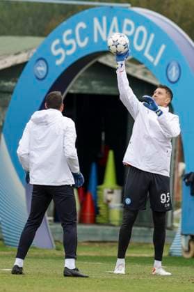 Italy: training session SSC Napoli SSC Napoli s Italian goalkeeper Pierluigi Gollini controls the ball during training ahead of the UEFA Champions League match against Braga at the Konami Center on 11 December 2023, in Castel Volturno, Italy. ABPH3508 Copyright: xAntonioxBalascox